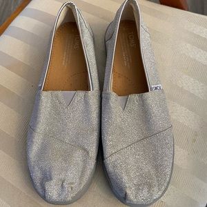 Toms, original design women’s size 6 silver metallic slip on shoes